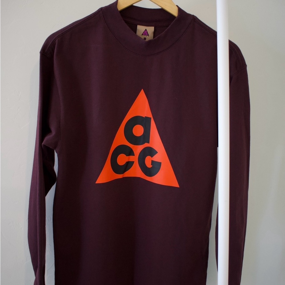 Nike ACG Men's Crewneck Sweatshirt in Burgundy with Orange Logo